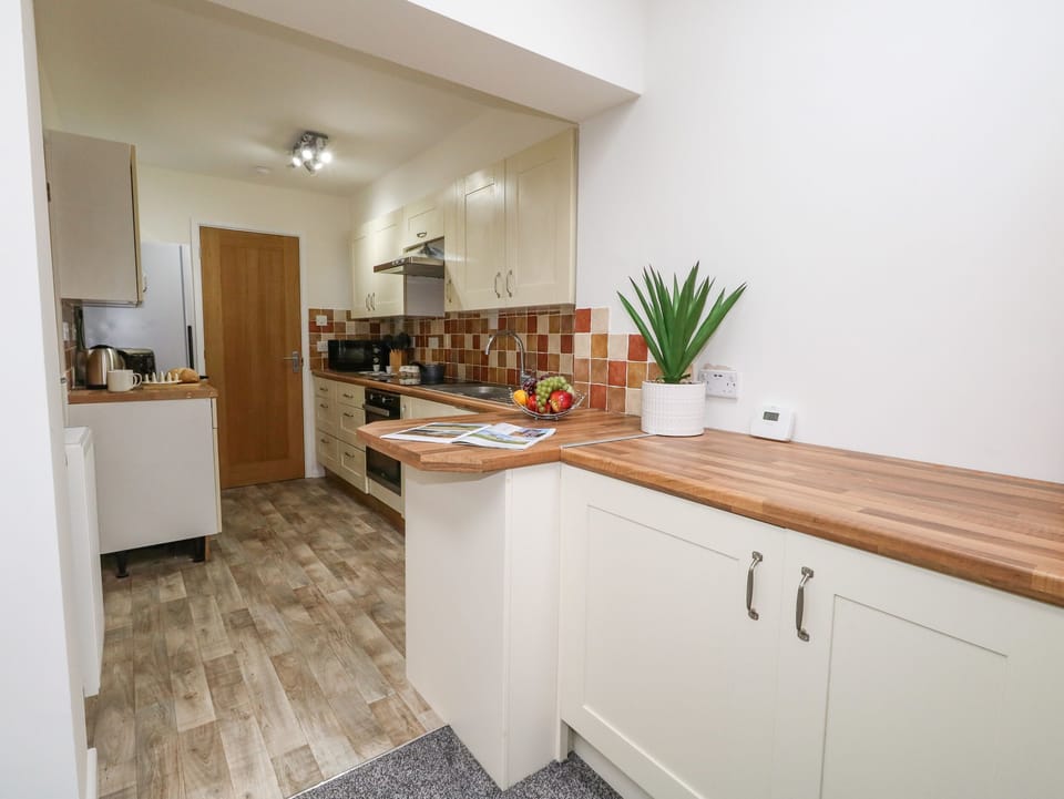 Cottage | Private kitchen | Fridge, dishwasher, electric kettle, toaster