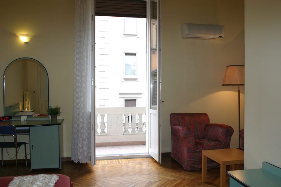 Double or Twin Room | Balcony
