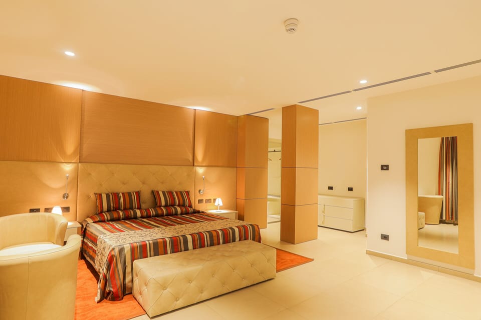 Presidential Suite | In-room safe, desk, laptop workspace, soundproofing