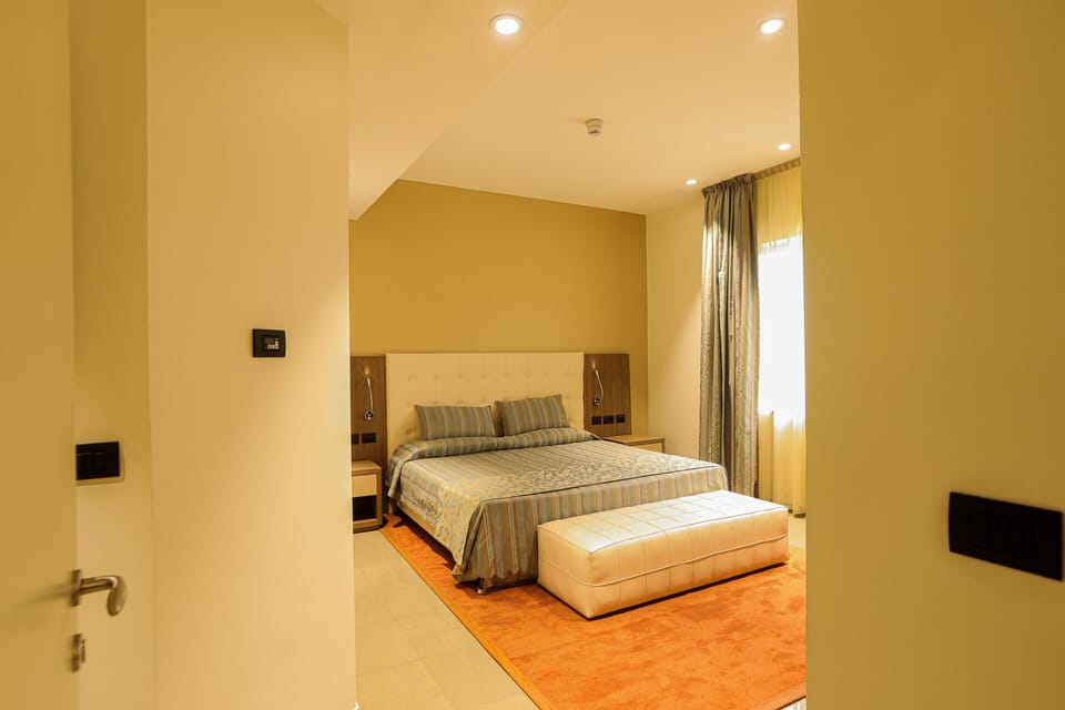 Premium Suite | In-room safe, desk, laptop workspace, soundproofing