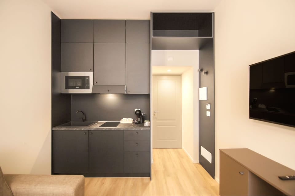 Exclusive Suite | Private kitchen | Espresso maker, coffee/tea maker, dining tables