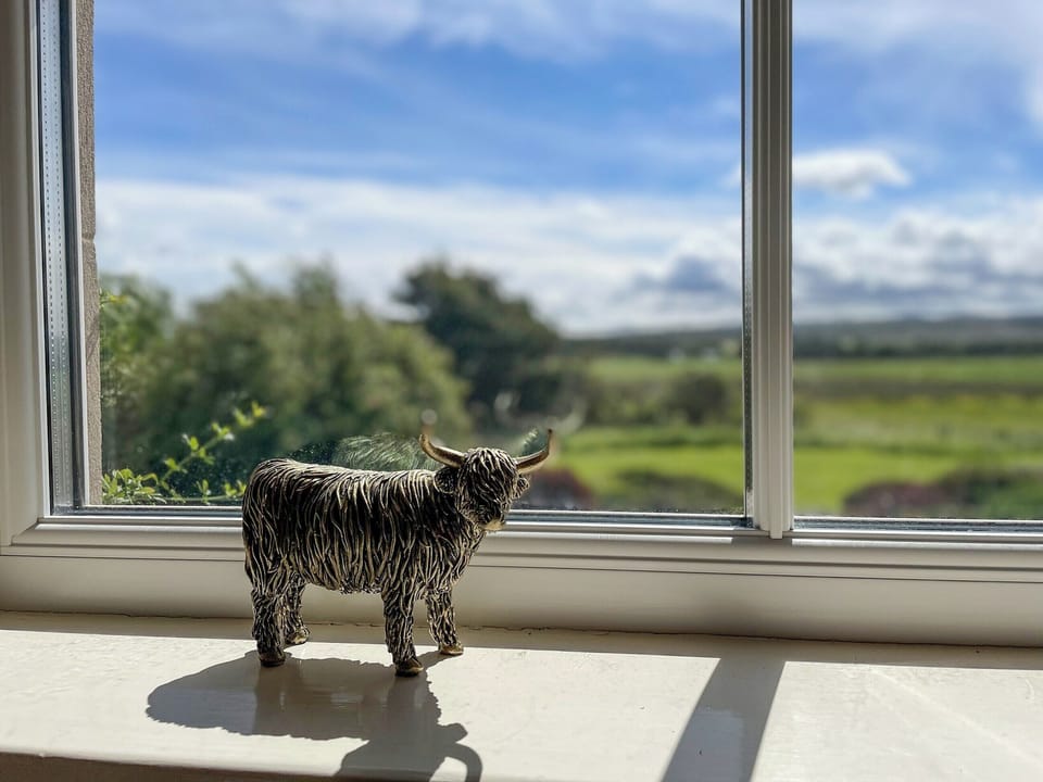 Living room/dining room | Pine Cottage - Easter Dalziel Farm Cottages, Dalcross