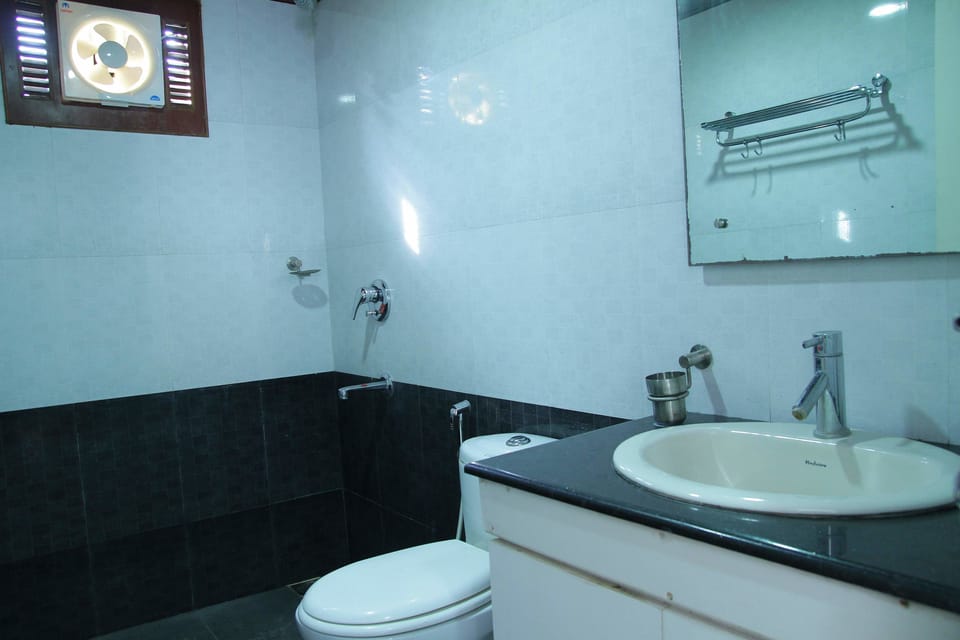 Fort Beach Service Apartment Bed and Breakfast in Kochi