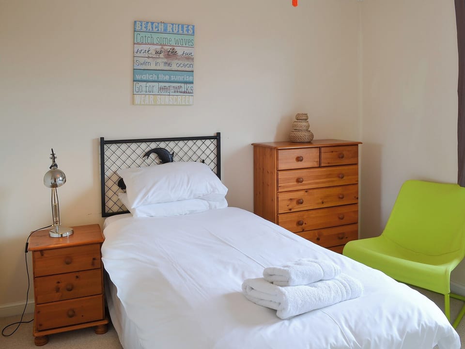 Charming single bedroom | Sand Castles, Seahouses