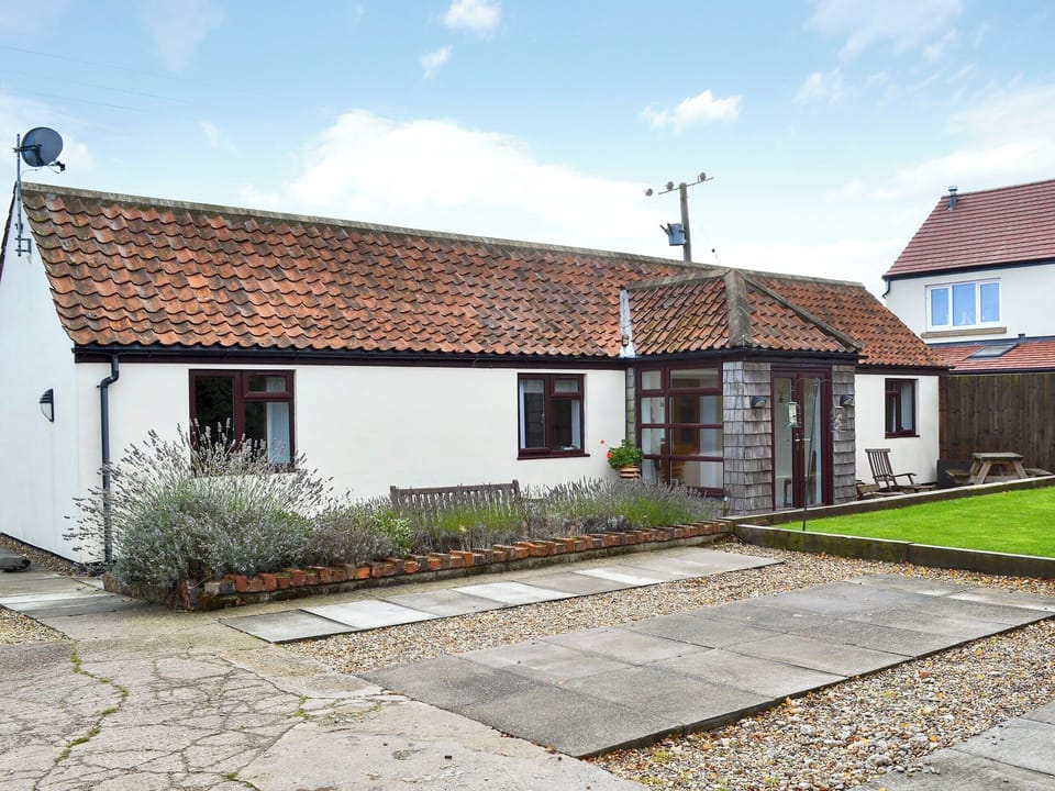 Delightful holiday property | Crab Cottage, Danes Dyke near Flamborough