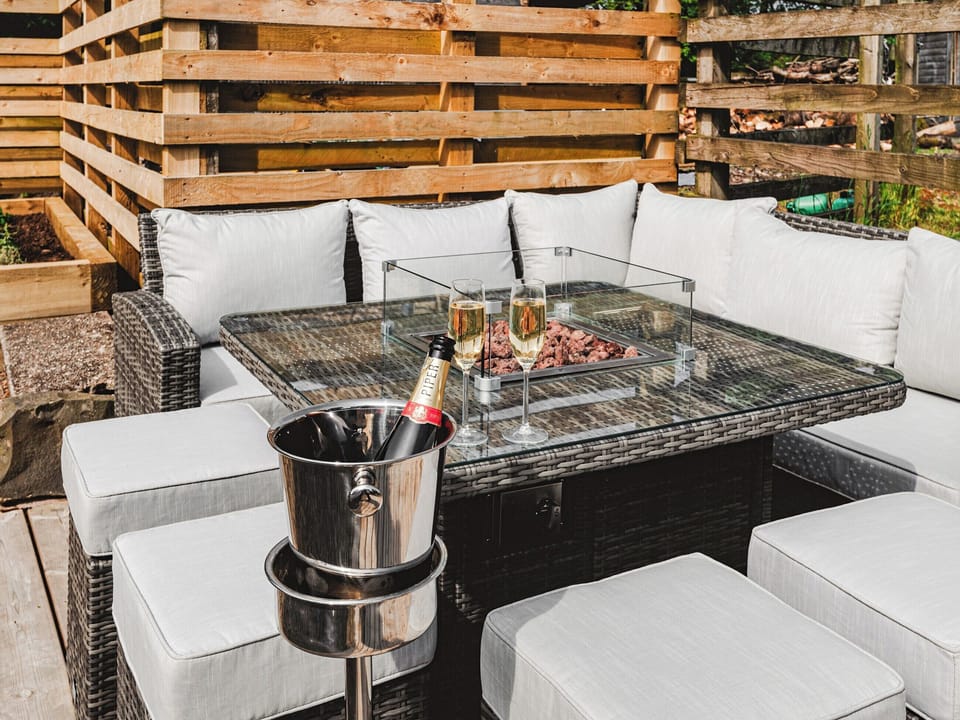 Sitting-out-area | Holmbyre Smithy, Dalry, near Skelmorlie