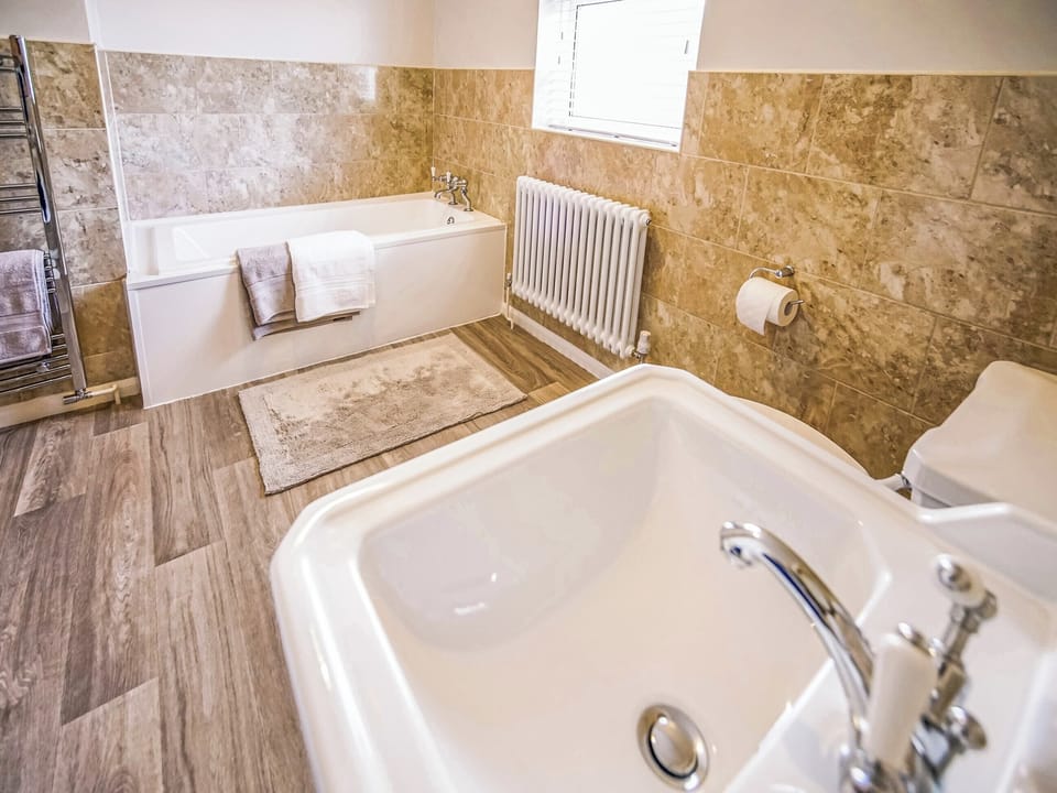 Bathroom | Godre&rsquo;r Coed, Trevor