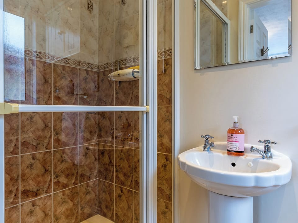 En-suite | The Reeds, Wroxham