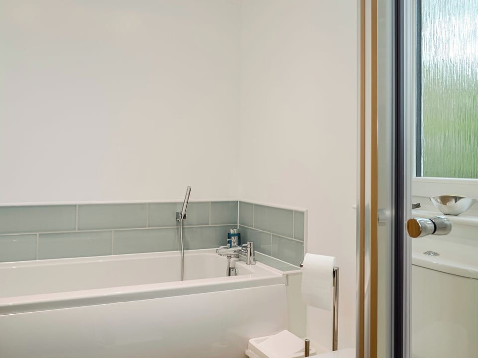 Bathroom | Druids Knowe, Glenesk