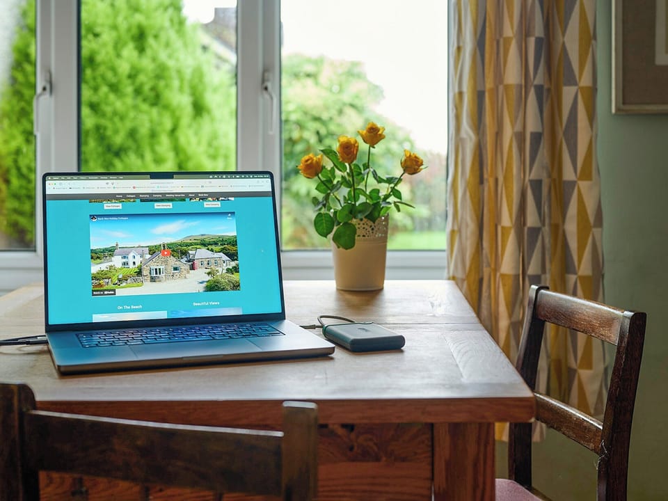Dining Area | Farmhouse - Bach Wen Cottages, Clynnog Fawr