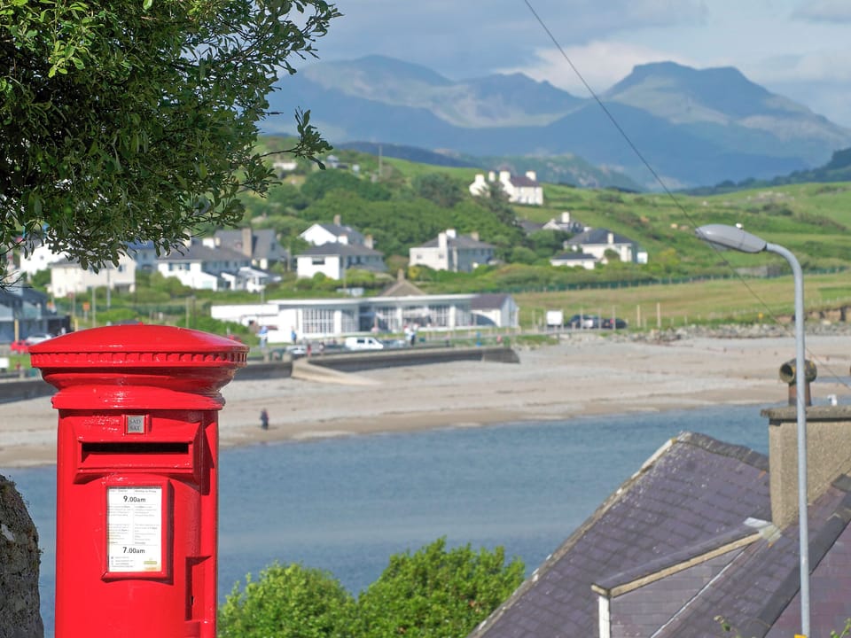 Outdoor area | Ty Hir - Llyn Peninsula Holiday Cottages, Garndolbenmaen, near Porthmadog