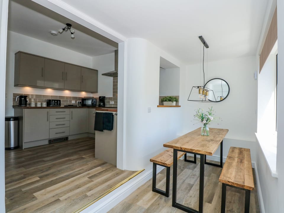Cottage | Private kitchen | Fridge, dishwasher, electric kettle, toaster