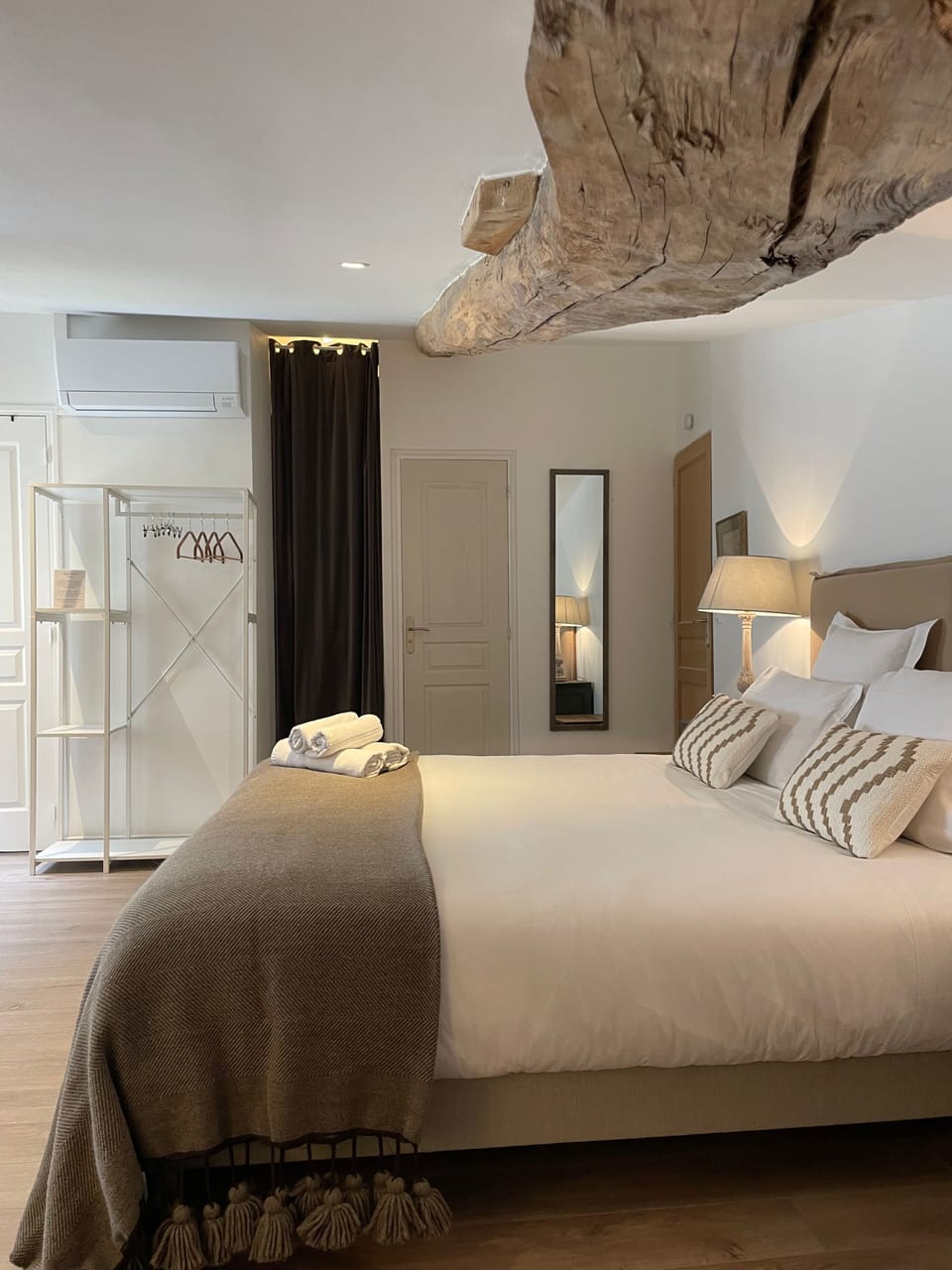 CHAMBRE MARGAUX | Premium bedding, Select Comfort beds, minibar, individually decorated