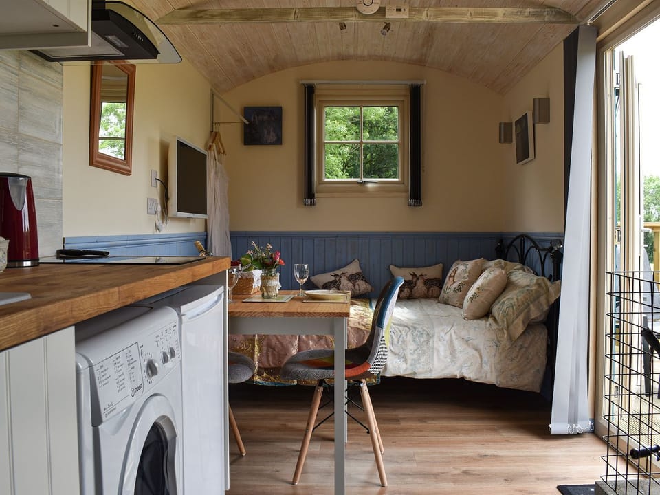 Living space | The Shepherd&rsquo;s Hut at Calvesfield Shaw - Chilsham Farm Nurseries, Herstmonceux, near Hailsham