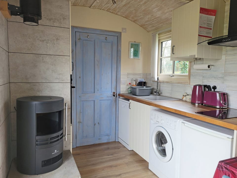 Kitchen | The Shepherd&rsquo;s Hut at Calvesfield Shaw - Chilsham Farm Nurseries, Herstmonceux, near Hailsham