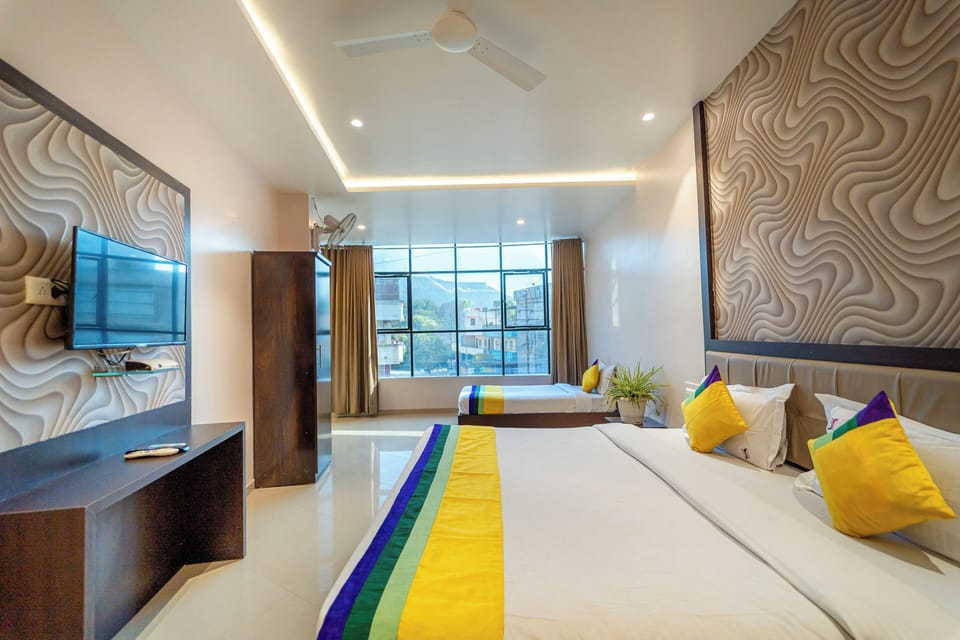 Premium Room | Desk, iron/ironing board (on request), bed sheets
