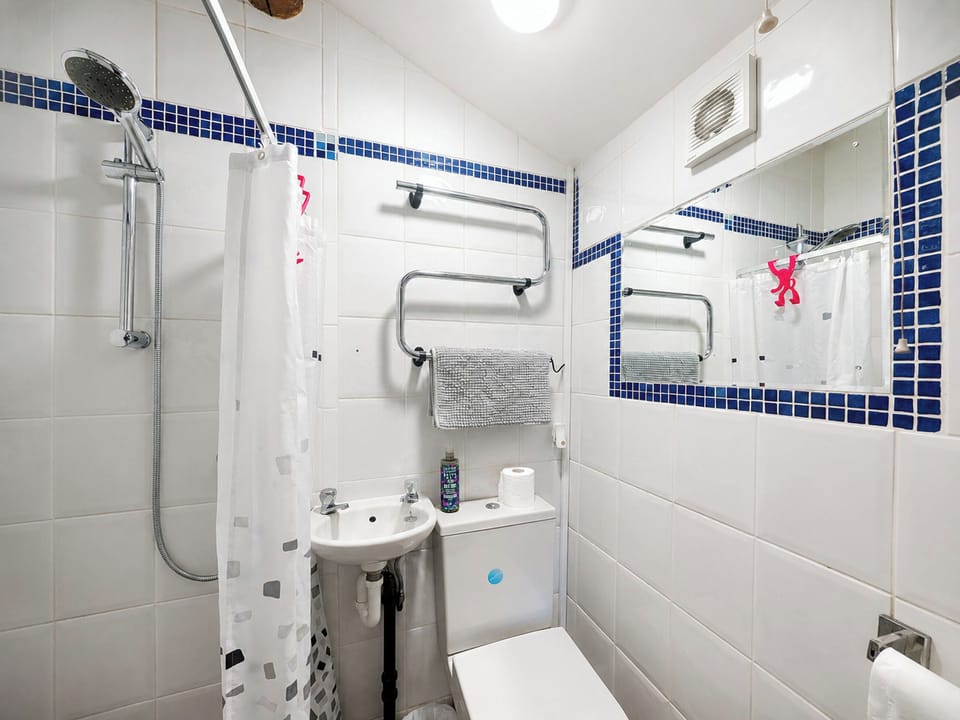 Bathroom | Bloomers Bothy, Woodhall, near Askrigg