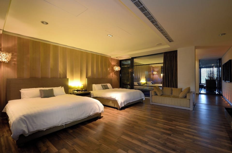 Deluxe Quadruple Room | Free cribs/infant beds, free WiFi, bed sheets