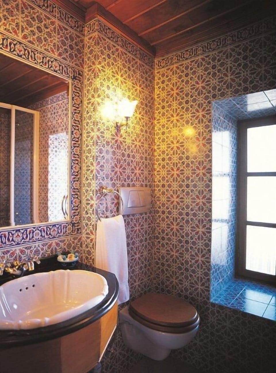 Standard Room | Bathroom | Shower, free toiletries, hair dryer, slippers