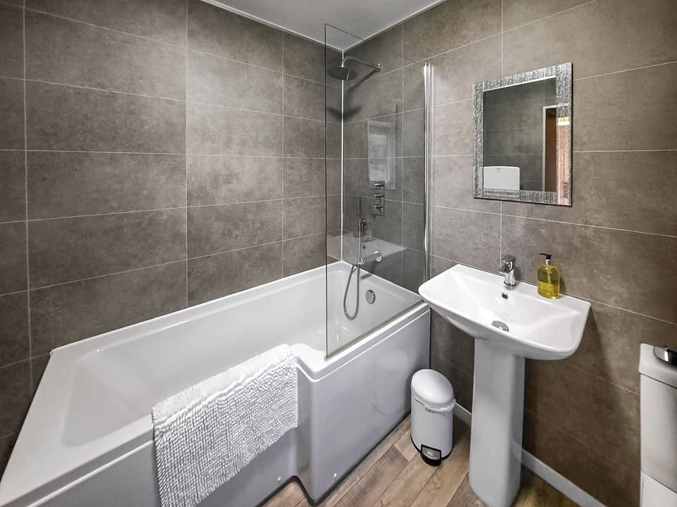 Bathroom | Boatman&rsquo;s Cottage at Inverinan Mor, Inverinan