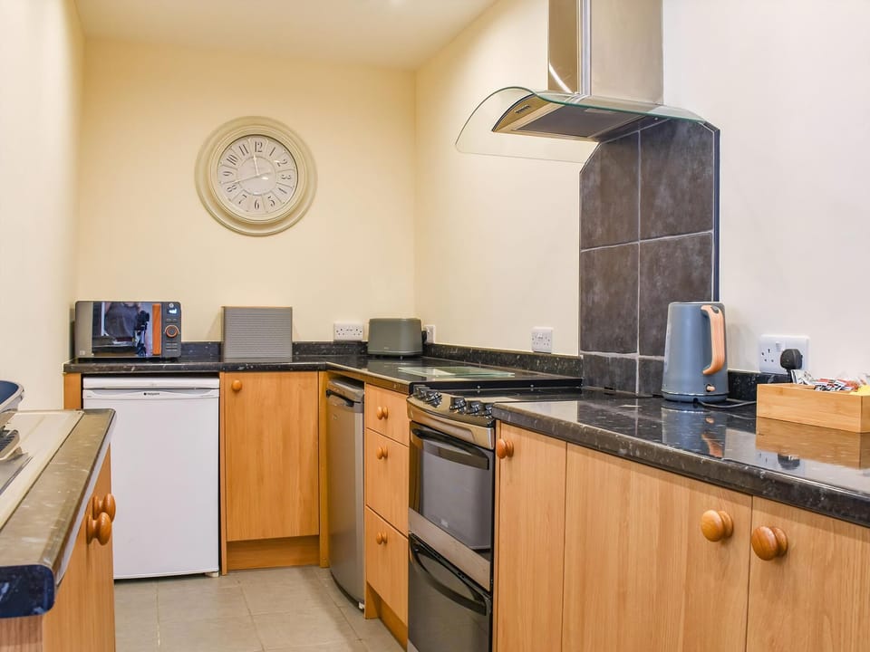 Kitchen | Hengegin - Hengenin Holidays, Llandyfan, Ammanford