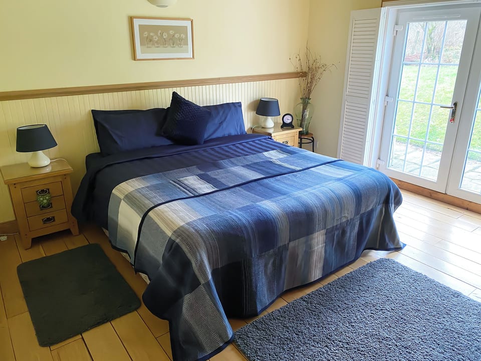 Super King bedroom | Glenfruin Lodge, Glen Fruin by Helensburgh