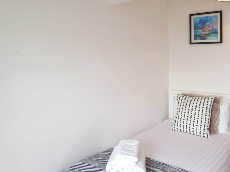 Single bedroom | Southcroft Lodge, Whiting Bay
