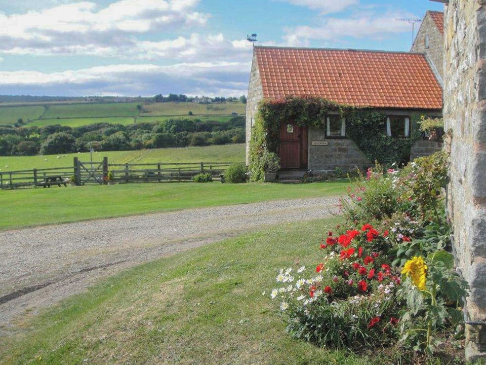 Whitehall Farm Cottages - Meadow View, Staintondale near Scarborough