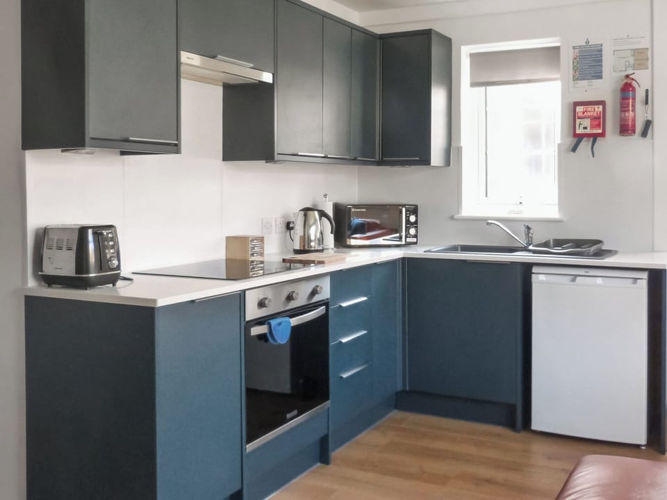 Kitchen area | Rabbits Warren, Looe