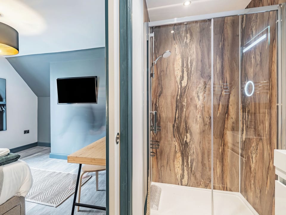En-suite | Pennant, Llanerfyl, near Welshpool