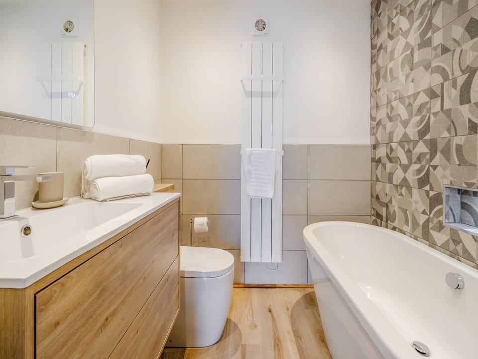 Bathroom | Pheasants Folly - Plas Cerrig Luxury Barns, Llanymynech
