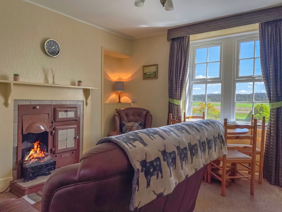 Living room | Rowan Cottage - Easter Dalziel Farm Cottages, Dalcross
