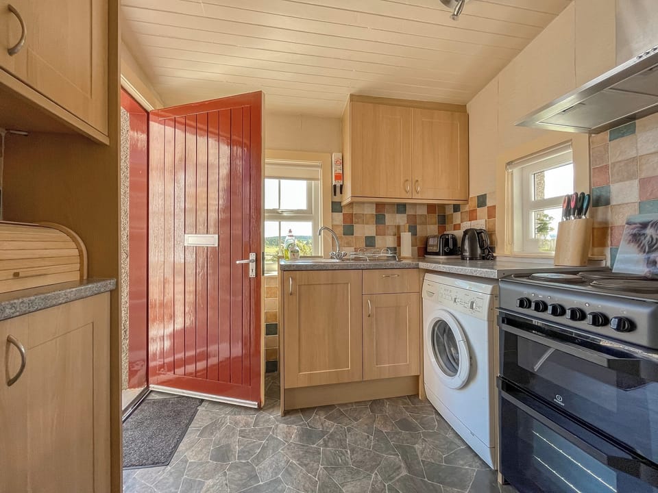 Kitchen | Rowan Cottage - Easter Dalziel Farm Cottages, Dalcross