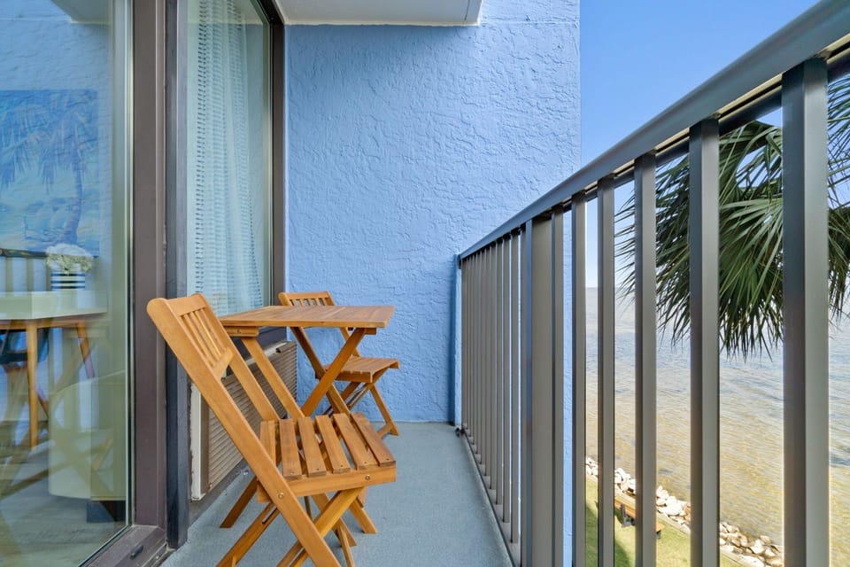 Balcony with seating and scenic views