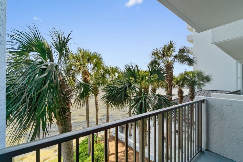 Balcony with seating and scenic views