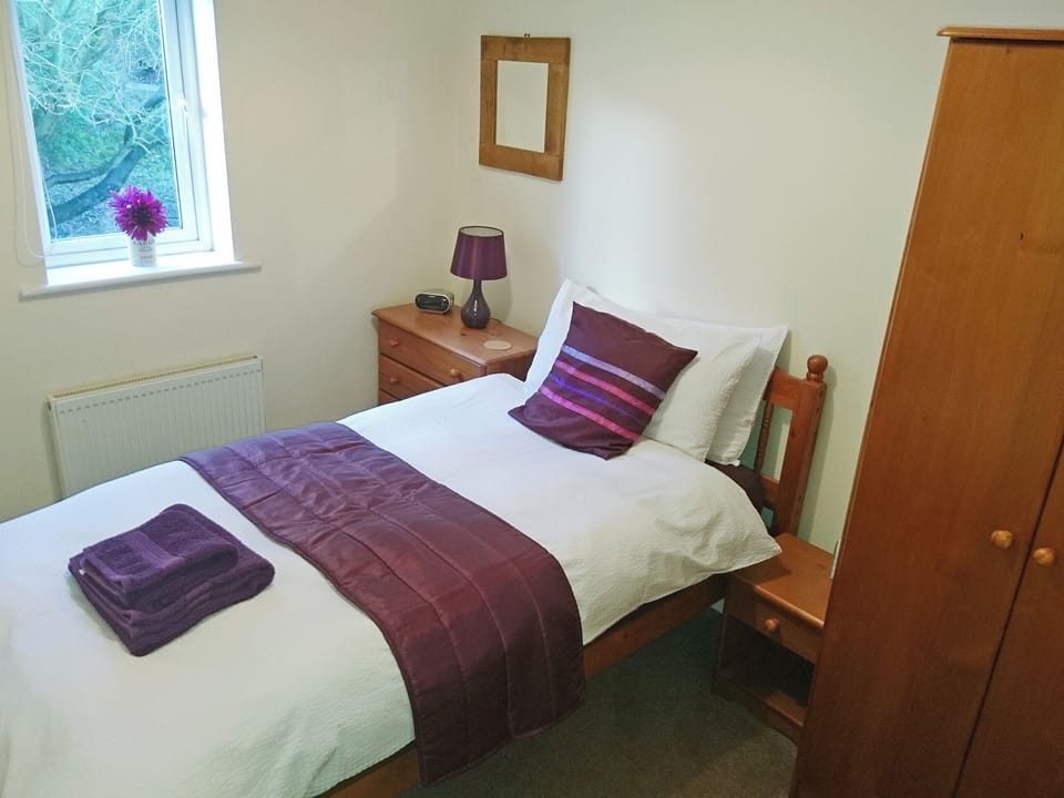 Cosy single bedroom | Belle Isle Cottage, Haworth