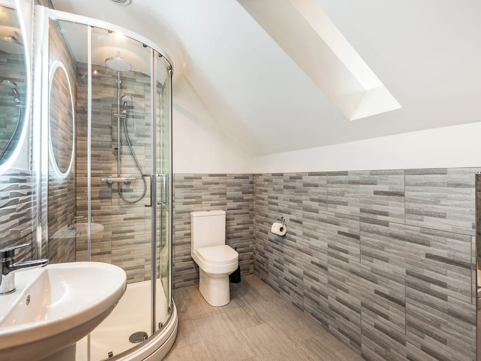 En-suite | Red Kite Lodge - Red Kite Holidays, Tregaron, near Aberystwyth