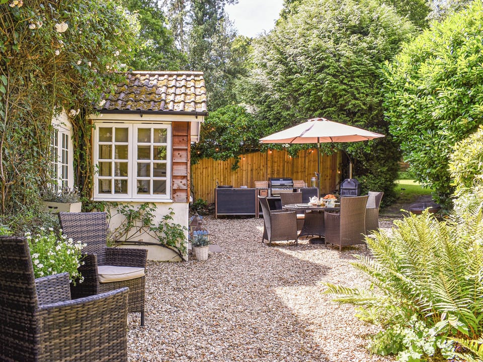 Sitting-out-area | Greenbank Cottage, Burley