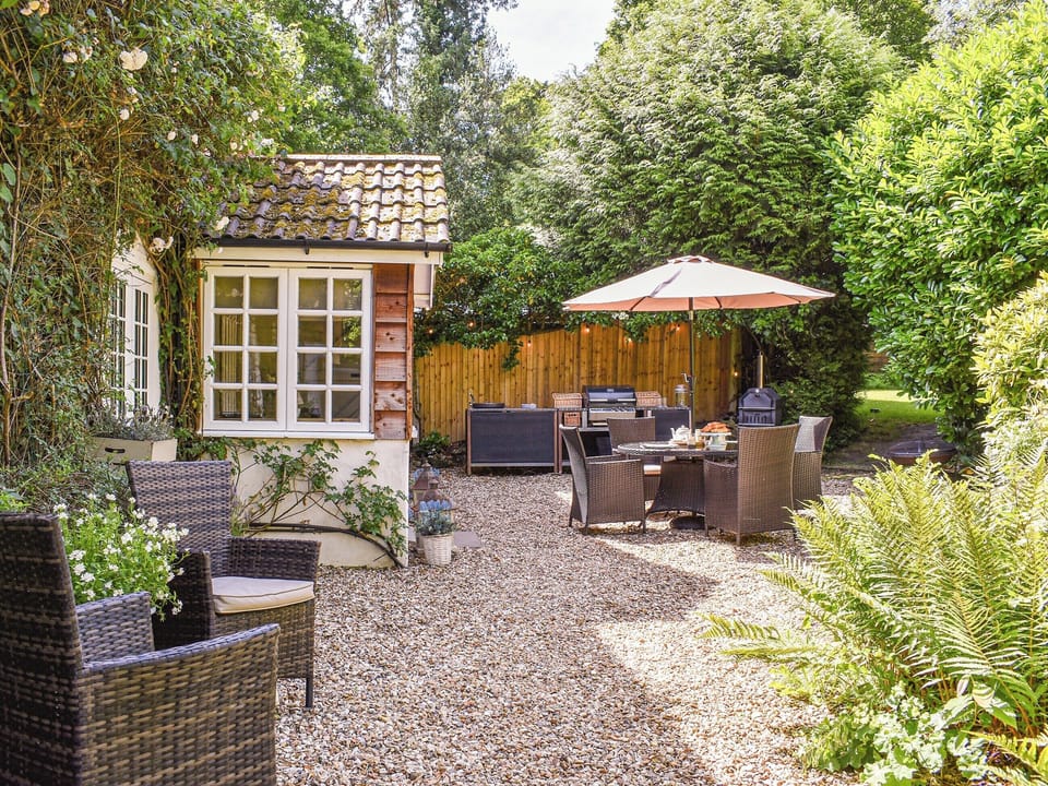 Sitting-out-area | Greenbank Cottage, Burley