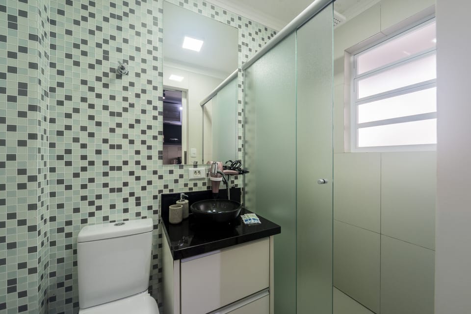 Premium Studio Suite | Bathroom | Shower, hair dryer, towels, soap