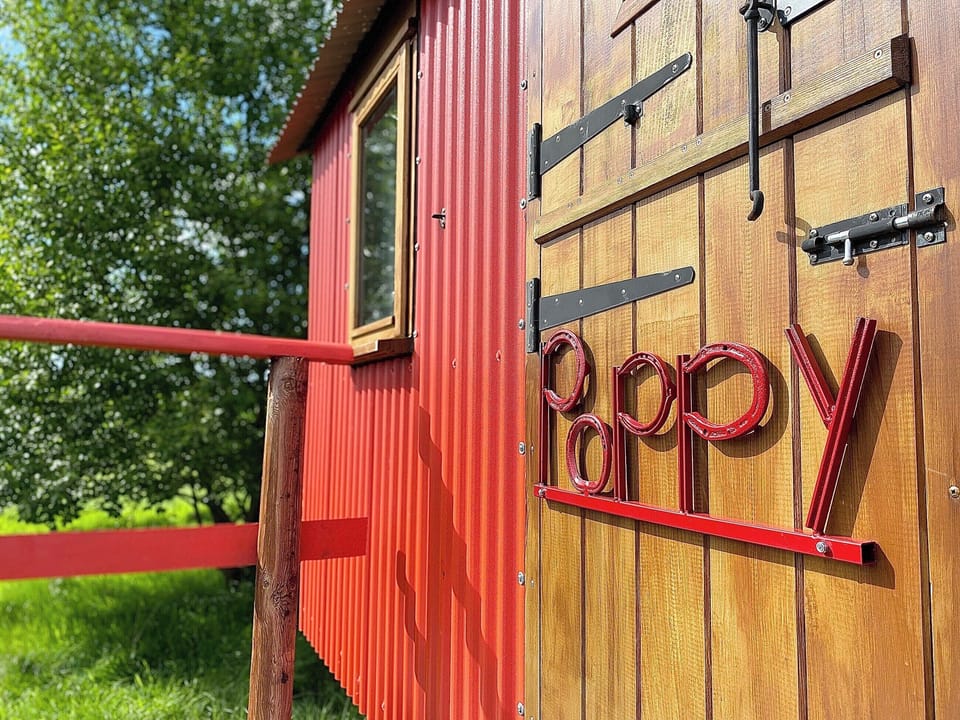 Exterior | Chelworth Shepherds Huts - Poppy Shepherds Hut - Chelworth Shepherds Huts , Cricklade