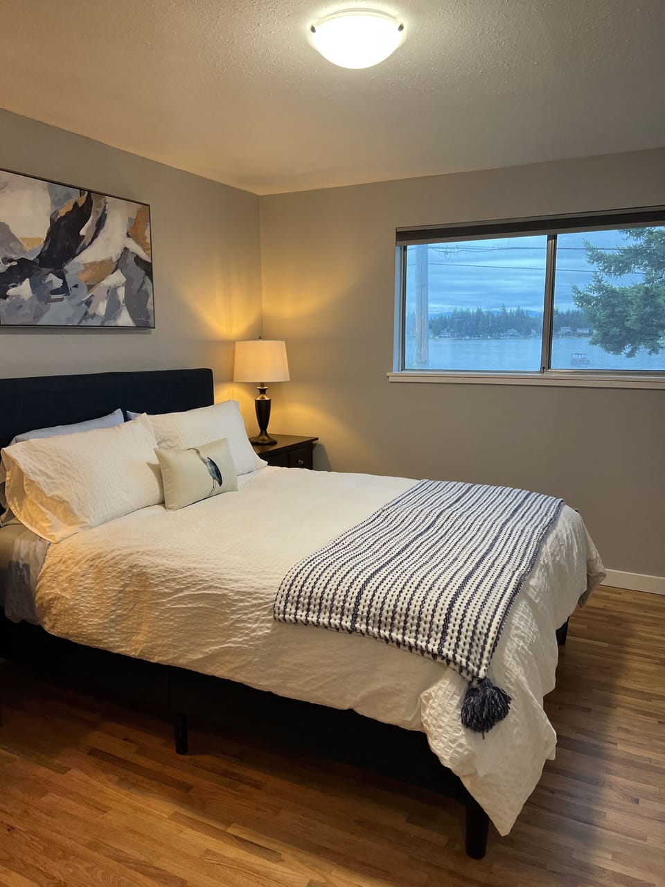 Bedroom #2
Views of the lake and Cascades. 
Queen size bed.