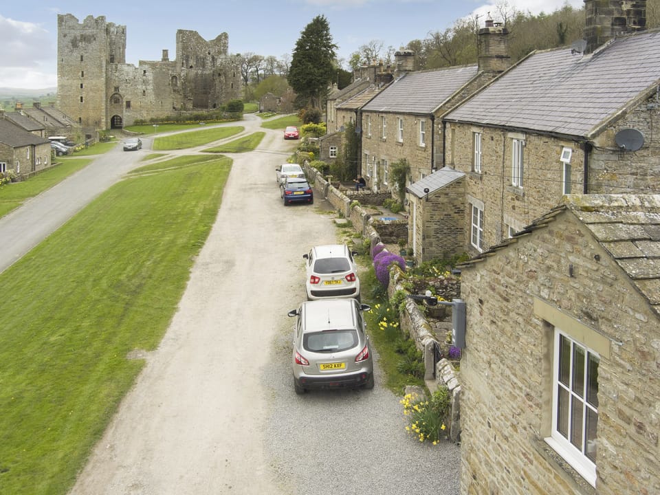 Setting | Lawson&rsquo;s Studio, Castle Bolton, near Leyburn