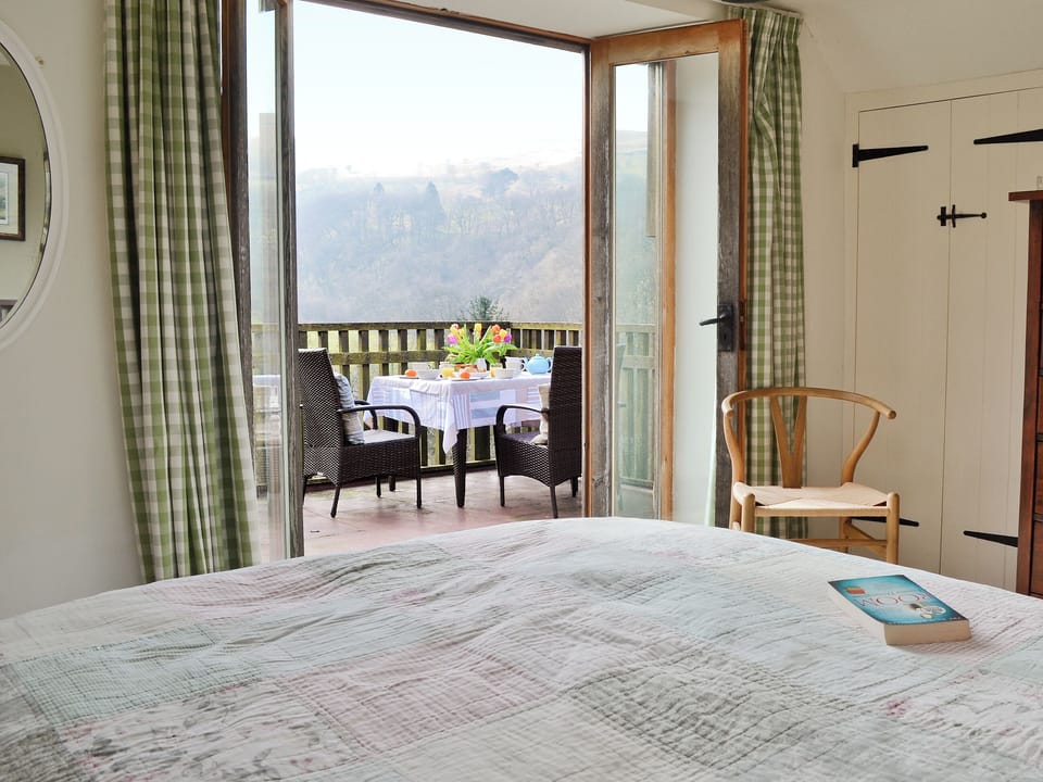 Wonderful double bedroom with fantastic views | Penroc - Ty Mari-Penroc, Cwmystwyth, Aberystwyth