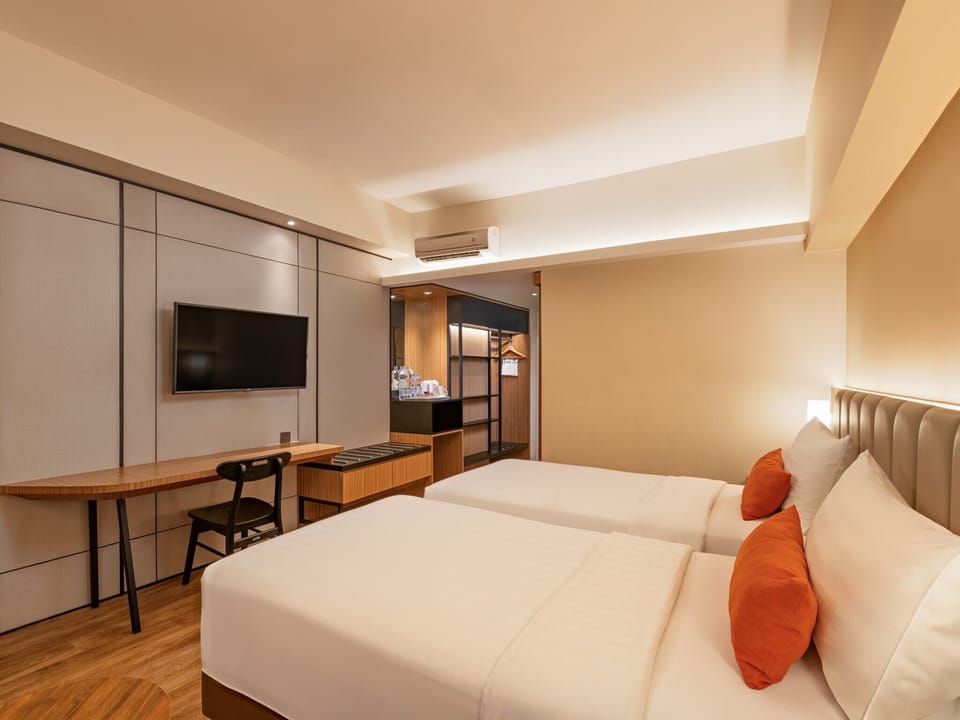 Superior - A Twin | In-room safe, desk, laptop workspace, blackout drapes
