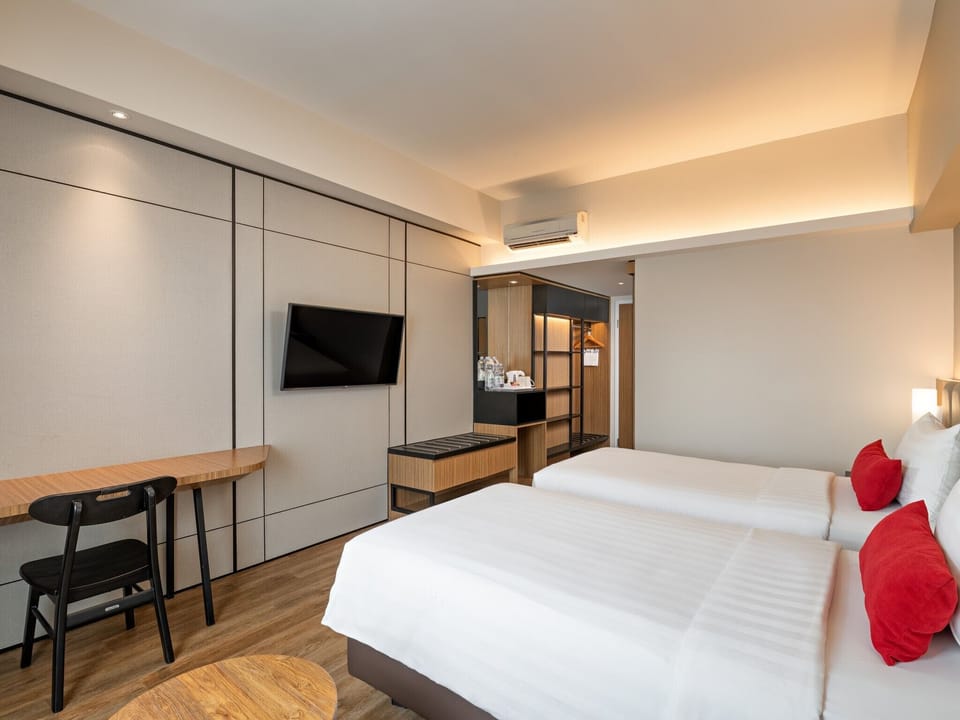 Superior Twin Room | In-room safe, desk, laptop workspace, blackout drapes