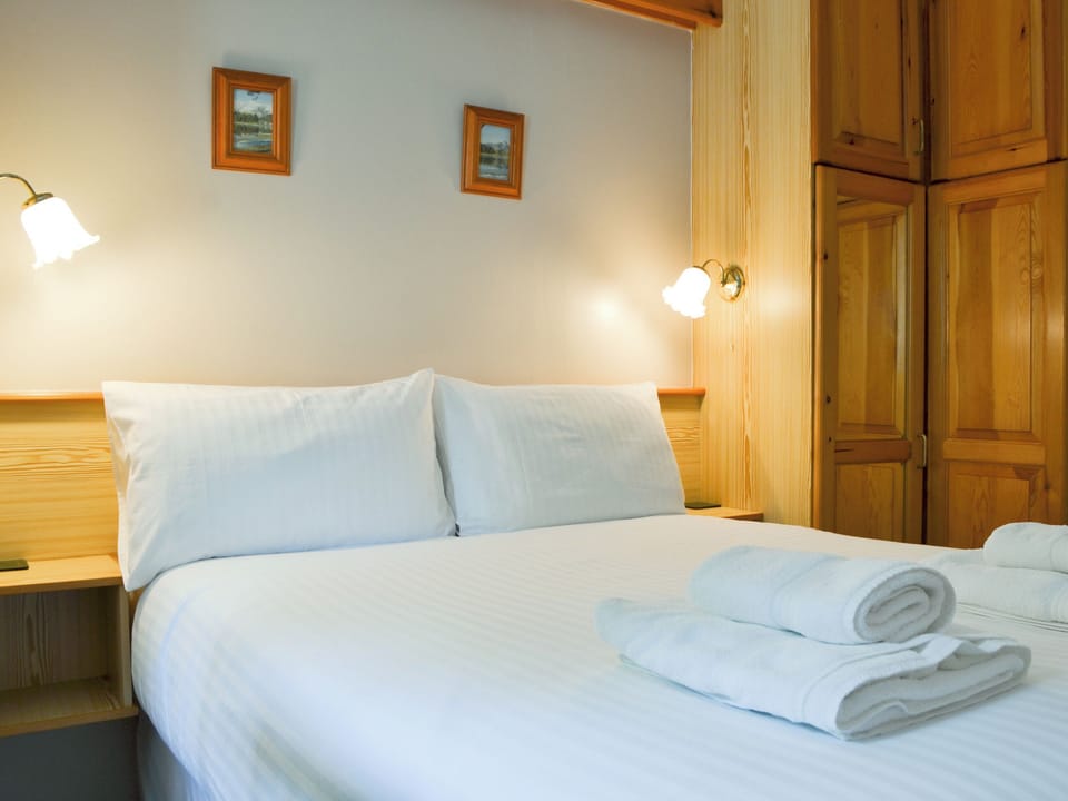 Typical Double bedroom | Quaysiders Club A, Ambleside
