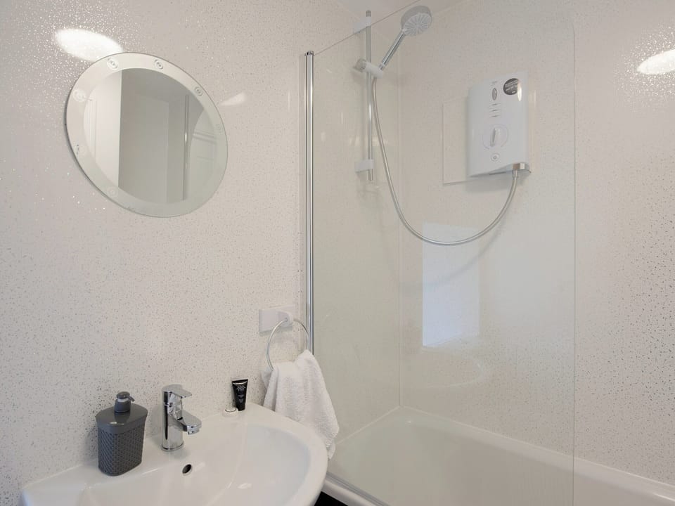 Bathroom | Y Bwthyn, Llanrhystud