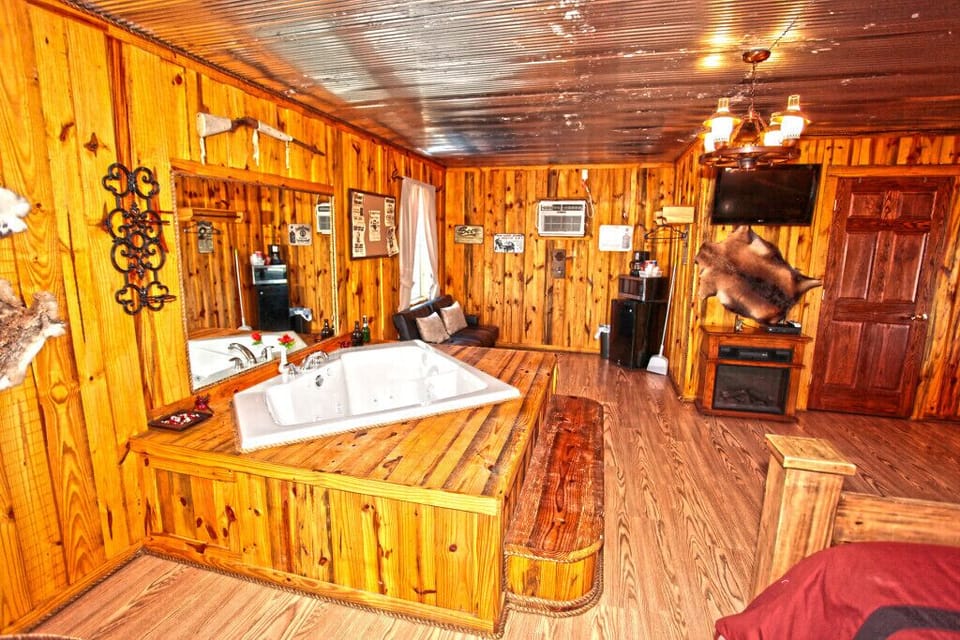 Romantic Cabin | Individually furnished, free WiFi, bed sheets
