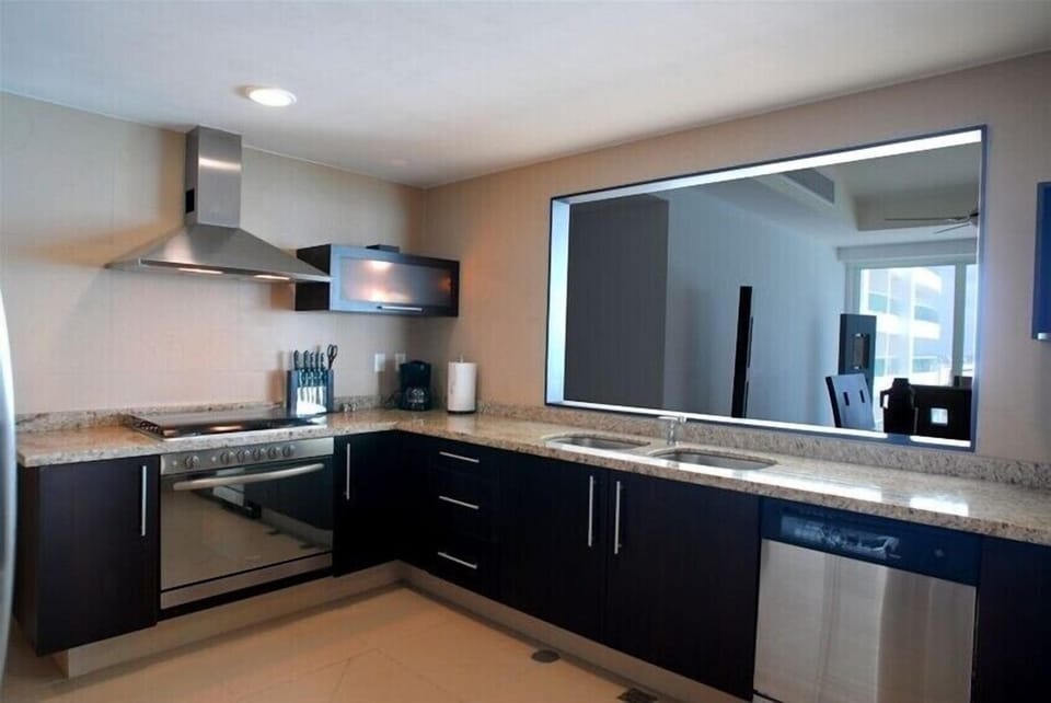 Luxury Apartment | Private kitchen | Fridge, coffee/tea maker, electric kettle